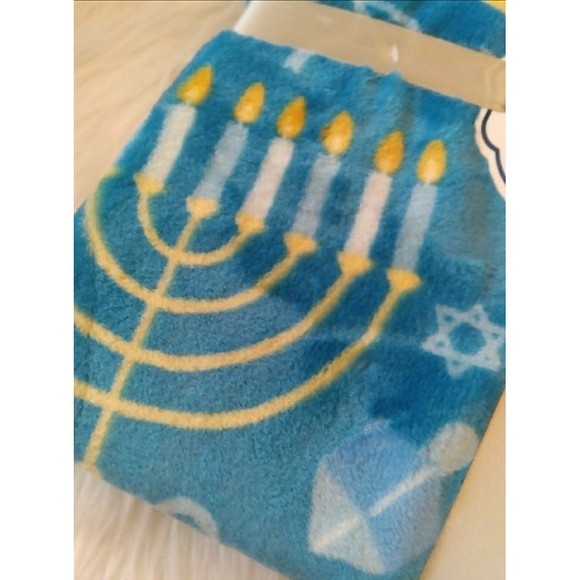 Hanukkah Plush Blanket Large Throw Blanket Menorah Dreidel 50" X 70" NWT - Picture 2 of 5